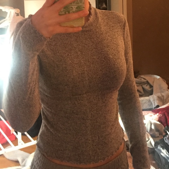 long sleeve thin grey shirt - Picture 2 of 2